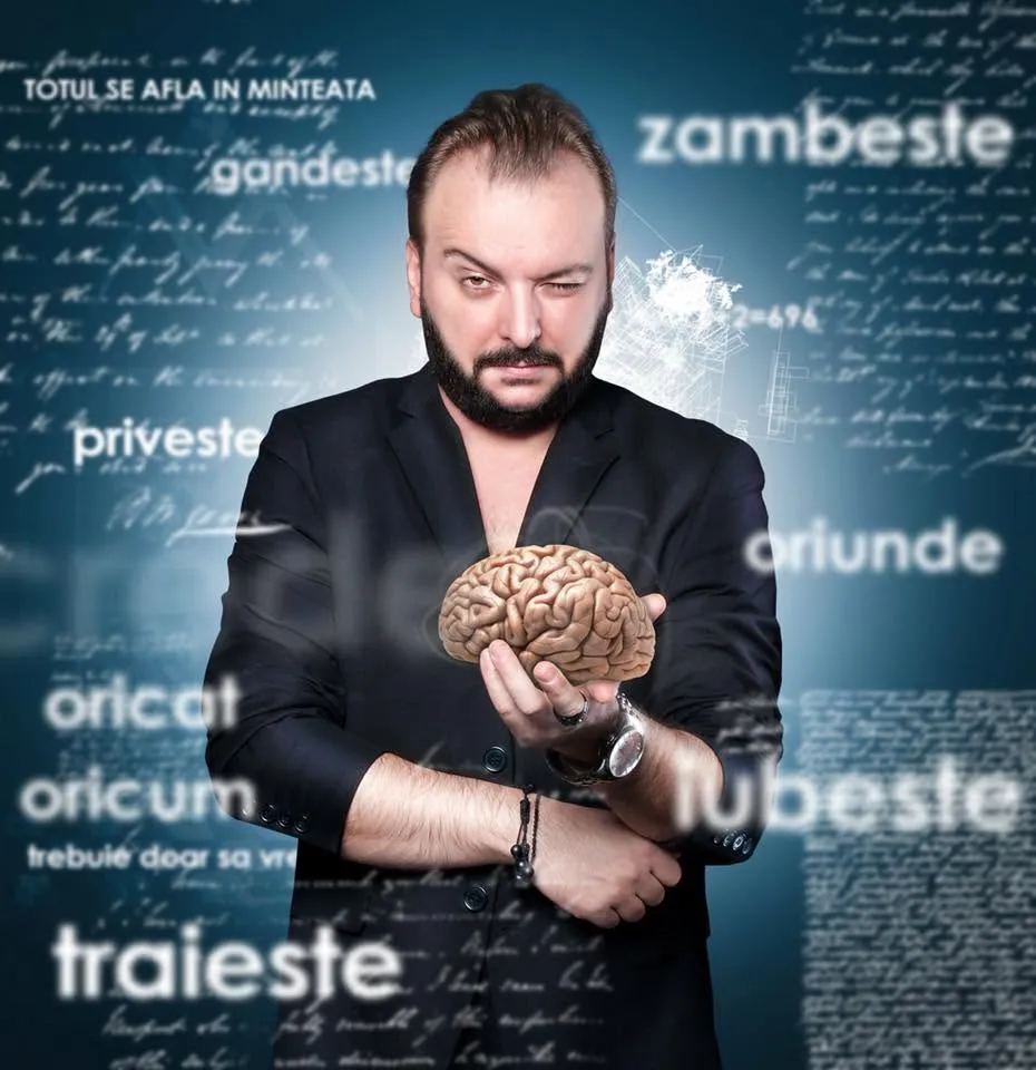 Simion R. Ștefan cu modelul creierului